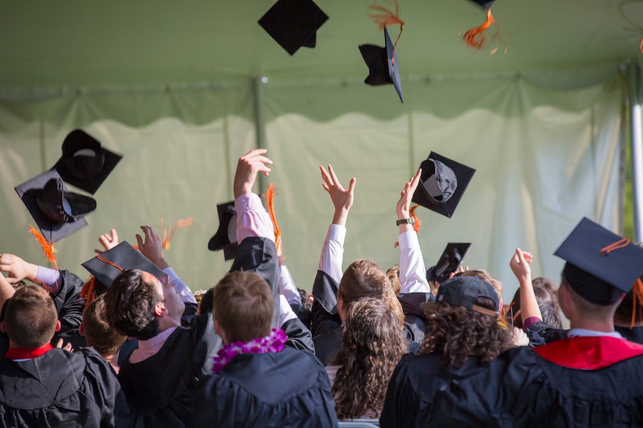people-graduating
